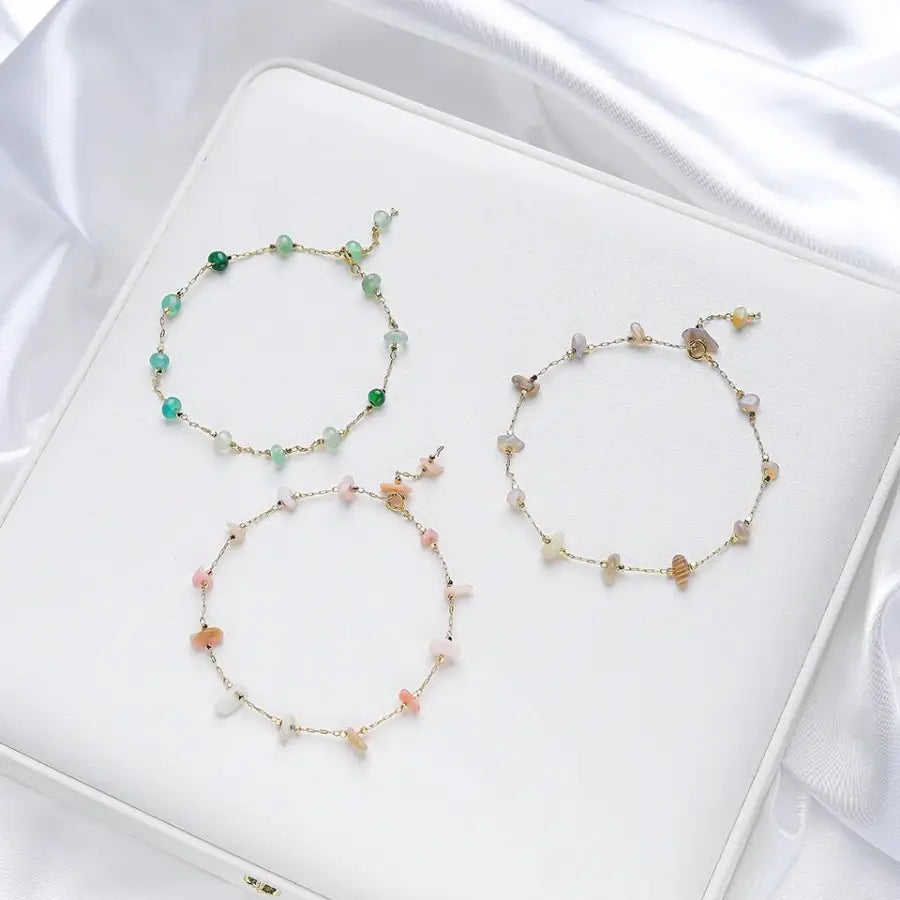 Armkettchen mit kleinen grünen Steinperlen - feines Armband