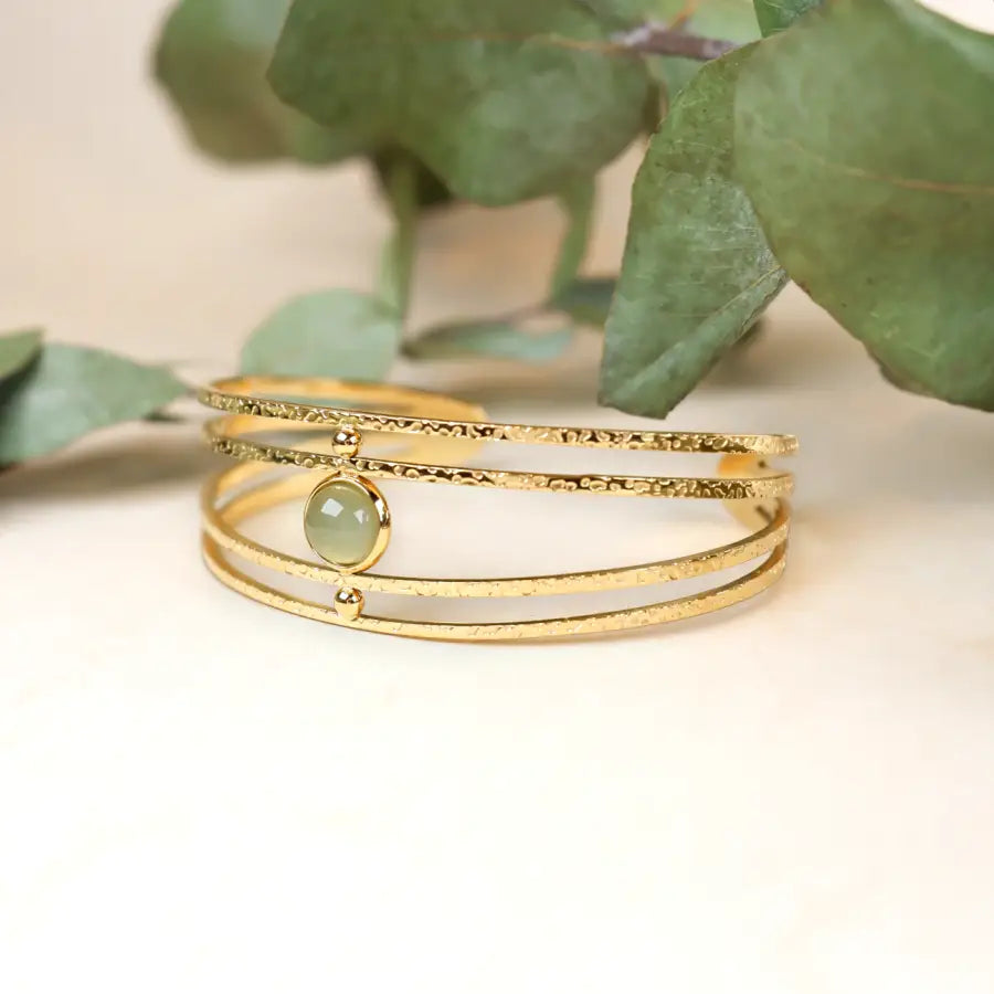 VergoldeterEdelstahl-GoldenerArmreif-GruenerSteinSchmuck-AventurinSchmuck-OffenerArmreif-StatementSchmuck-GoldenerArmreifmitStein-SHELAGOSCHMUCK