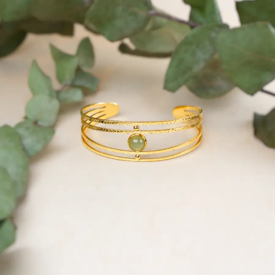 VergoldeterEdelstahl-GoldenerArmreif-GruenerSteinSchmuck-AventurinSchmuck-OffenerArmreif-StatementSchmuck-GoldenerArmreifmitStein-SHELAGOSCHMUCK