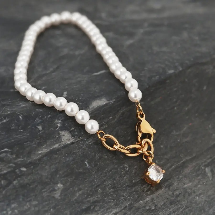 zartes Damen-Perlenarmband-zartes Armband Gold-verstellbares Perlenarmband-schmales Damenarmband-Edelstahl Schmuck Damen-vergoldete Edelstahlkette-Perlenarmband weiß-Shelago Schmuck