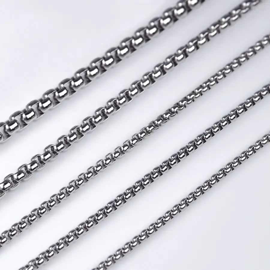 Entdecke unsere robusten Basic Halsketten! Jetzt Edelstahl Basic Box Halsketten in 2,5 mm, 3 mm, 4 mm und 5 mm Stärke online kaufen bei shelago.com ✓ Kombinierbar ✓ Langlebig ✓ Wasserfest