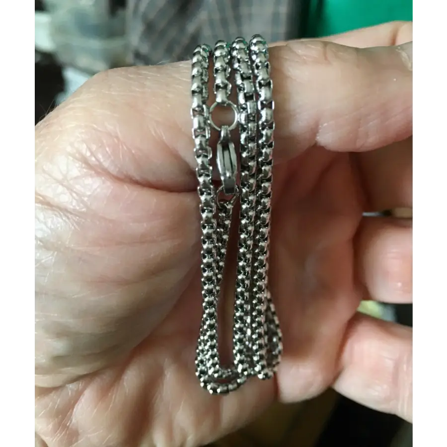 Entdecke unsere robusten Basic Halsketten! Jetzt Edelstahl Basic Box Halsketten in 2,5 mm, 3 mm, 4 mm und 5 mm Stärke online kaufen bei shelago.com ✓ Kombinierbar ✓ Langlebig ✓ Wasserfest