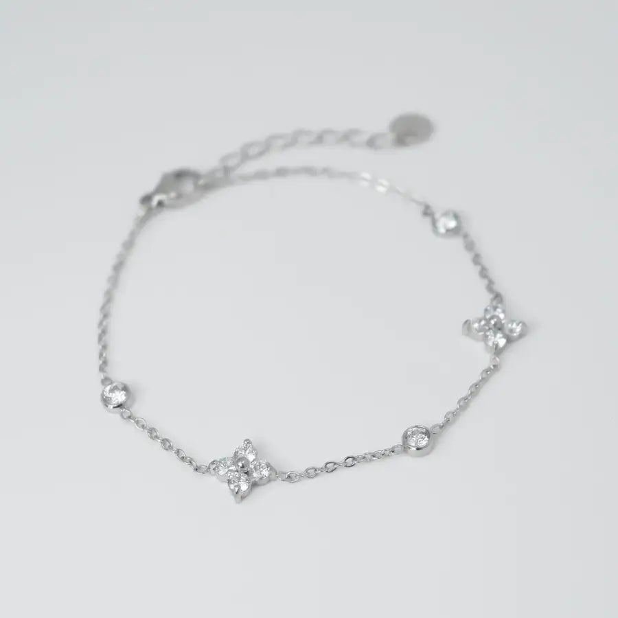 silbernes Armkettchen-Geschenk für Mädchen-feines Armkettchen-Blumen Zirkonia Armkette-feines Armband für Damen und Mädchen-Blumen Armband-SHELAGO SCHMUCK