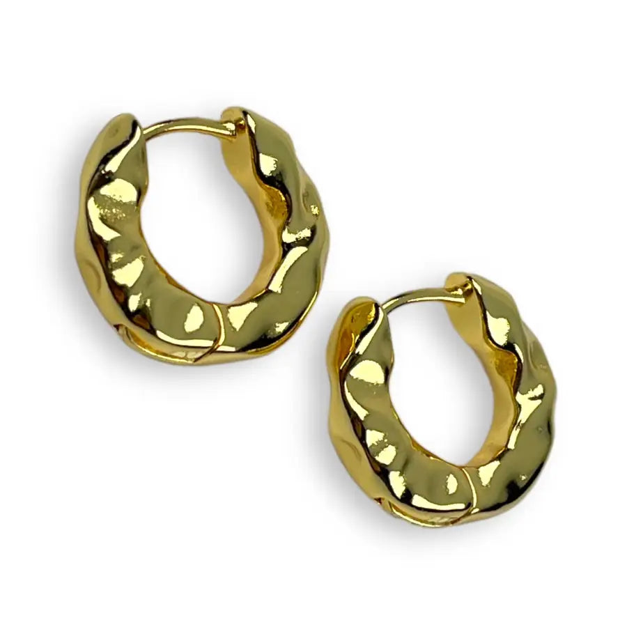 Chunky Wave Creolen-unregelmäßige Creolen-wellige Ohrringe groß-glänzende Ohrringe-Creolen in Gold-Creolen in Silber-Shelago Schmuck