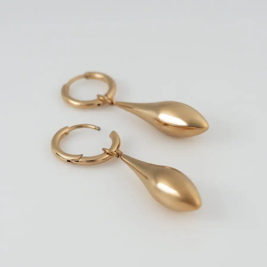 Damen Creolen Edelstahl-Elegante Damen Creolen-Tropfenanhänger Ohrringe-Polierte Creolen-Creolen vergoldet-Creolen modern elegant-Anlaufgeschützte Ohrringe-SHELAGO SCHMUCK