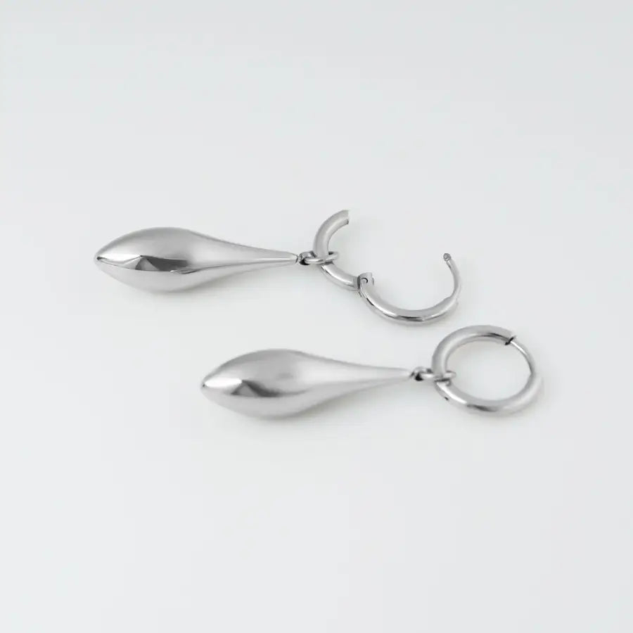 Damen Creolen Edelstahl-Elegante Damen Creolen-Tropfenanhänger Ohrringe-Polierte Creolen-Creolen vergoldet-Creolen modern elegant-Anlaufgeschützte Ohrringe-SHELAGO SCHMUCK