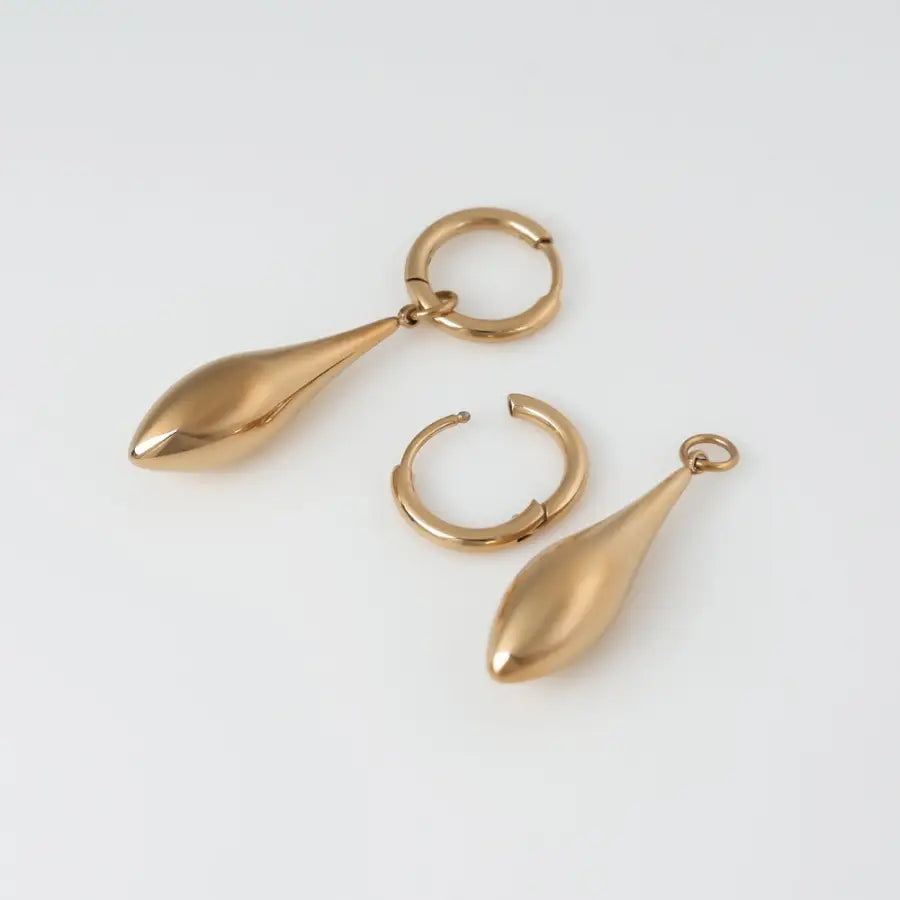 Damen Creolen Edelstahl-Elegante Damen Creolen-Tropfenanhänger Ohrringe-Polierte Creolen-Creolen vergoldet-Creolen modern elegant-Anlaufgeschützte Ohrringe-SHELAGO SCHMUCK