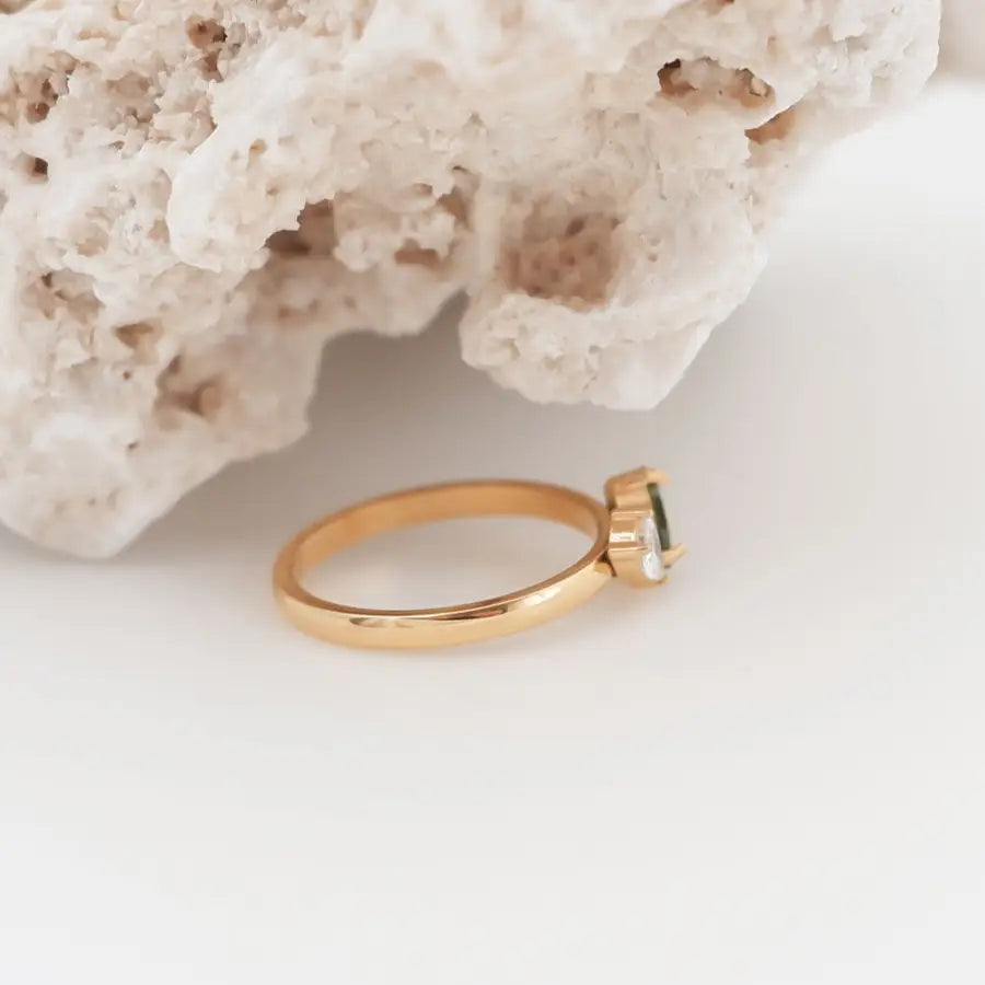 eleganter Goldring Edelstahl-zarter vergoldeter Damenring-zarte Damenring-filigraner Ring Gold Damen-Damenring Zirkonia grün weiß-Geschenk Damenring filigran-Shelago Schmuck