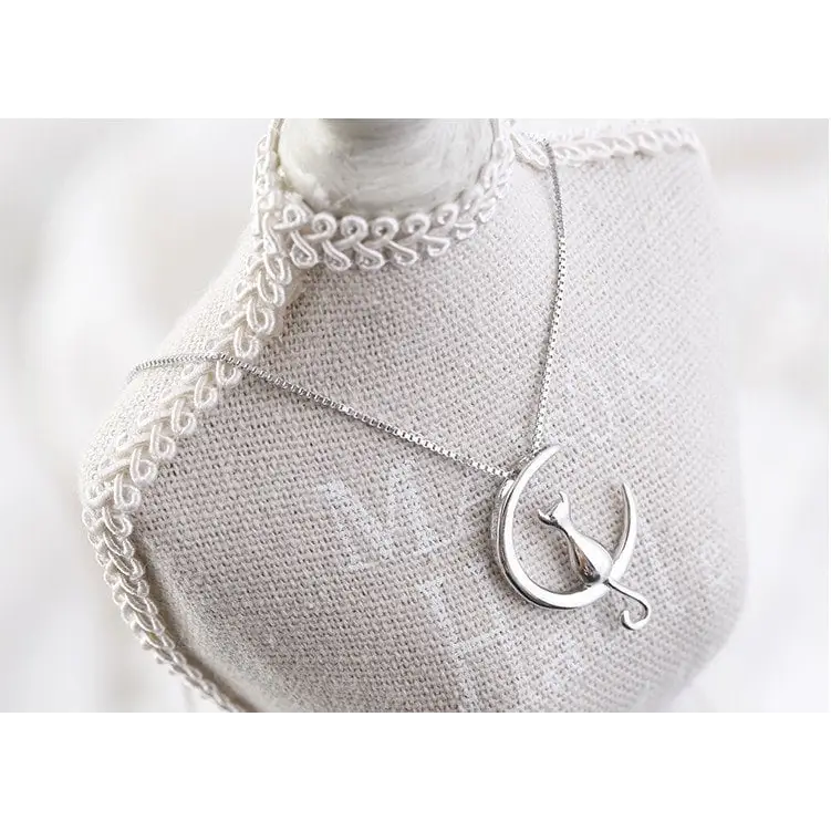 dünne Halskette mit Katzen Anhänger-Katze im Mond-feine