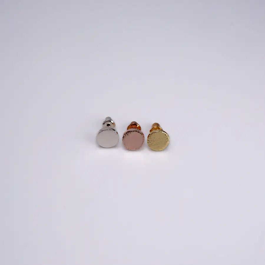 Runde deinen eleganten Stil mit unseren Kreis Ohrsteckern ab!