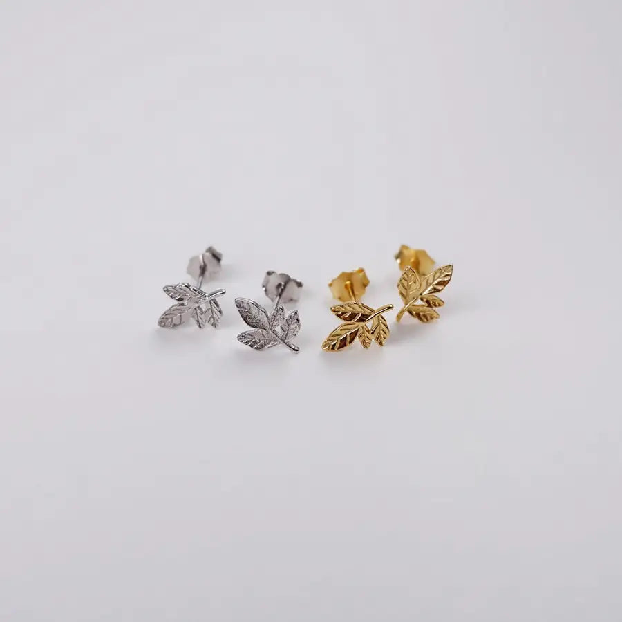 Entdecke Upper Lobe Ohrstecker im feinen Blatt Design!