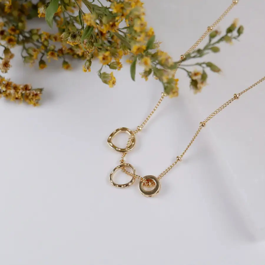 Jetzt unsere Feine Halskette mit Kreis Anhänger entdecken!