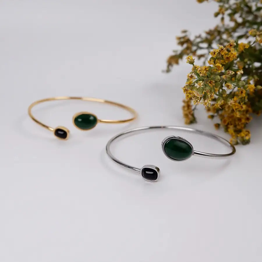 Entdecke jetzt Amina - unser eleganter Armreif mit Steinen!