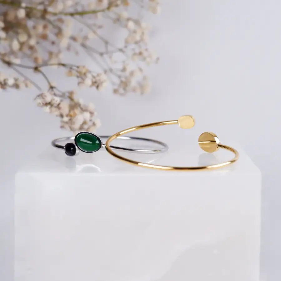 Entdecke jetzt Amina - unser eleganter Armreif mit Steinen!