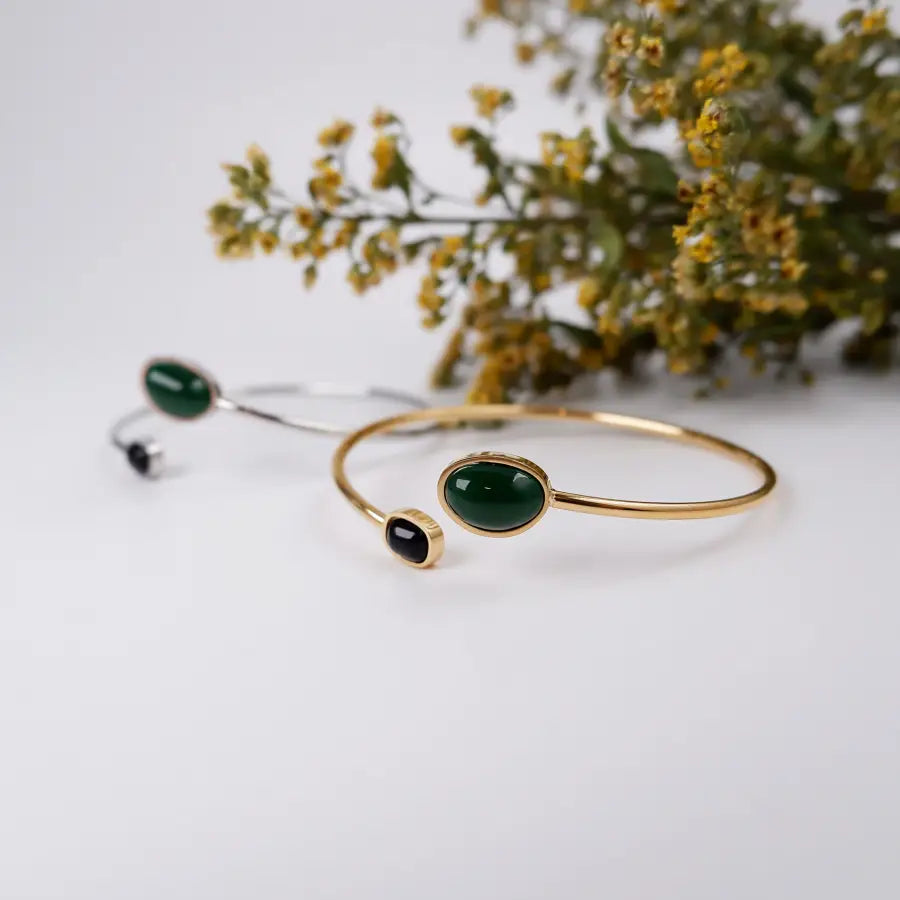 Entdecke jetzt Amina - unser eleganter Armreif mit Steinen!