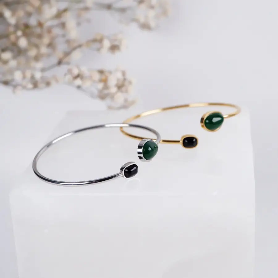 Entdecke jetzt Amina - unser eleganter Armreif mit Steinen!