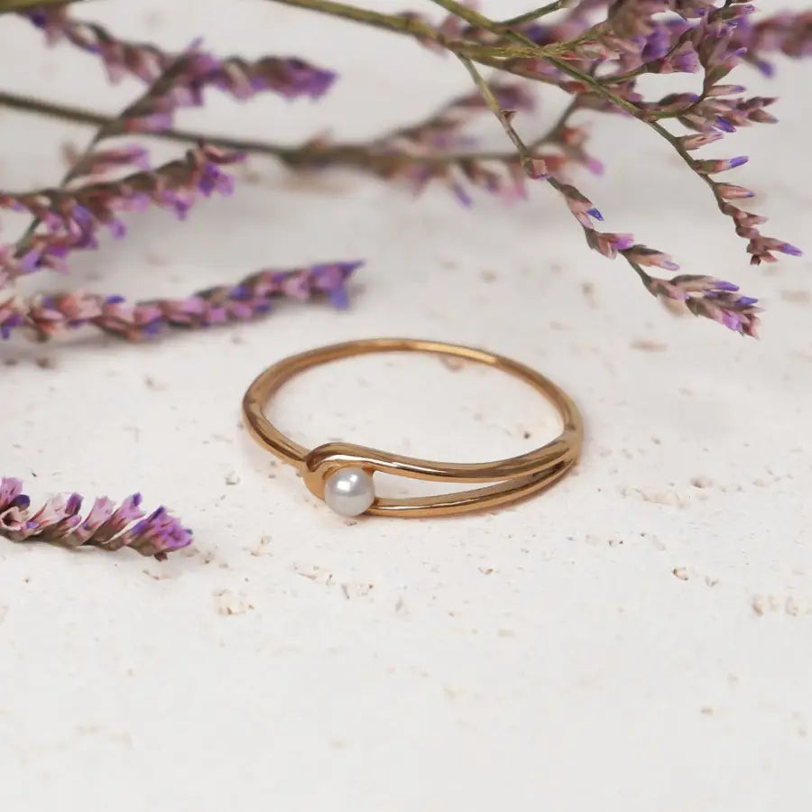 Feiner Perlenring Damen-dünner Ring in Goldoptik mit Perle-dünner Damenring mit weißer perle-Ring mit Perle-Perlenring Damen-Ring vergoldet Damen-zarter Perlenring-Shelago Schmuck