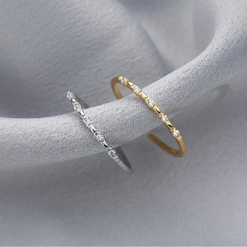 feiner Ring mit Zirkon Steinen-eleganter Fingerschmuck-Ring