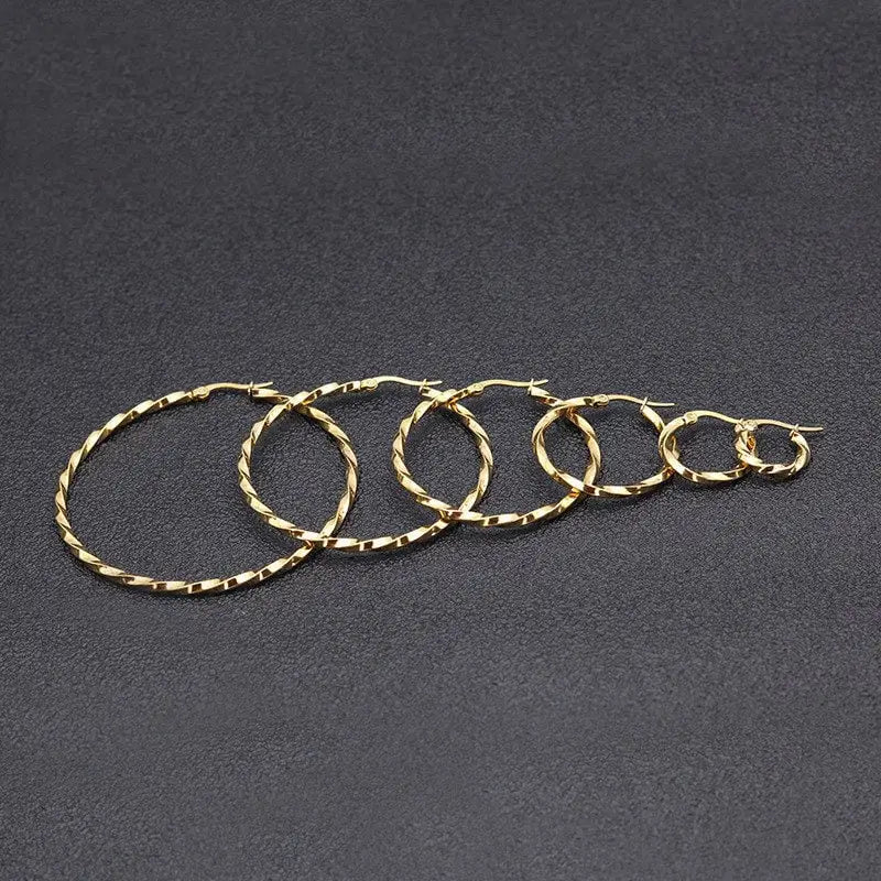 Große gedrehte Kreis Creolen-zeitlos und