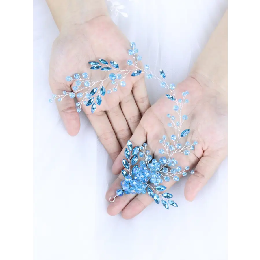 Haarranke mit blau leuchtenden Perlen und Strass-für