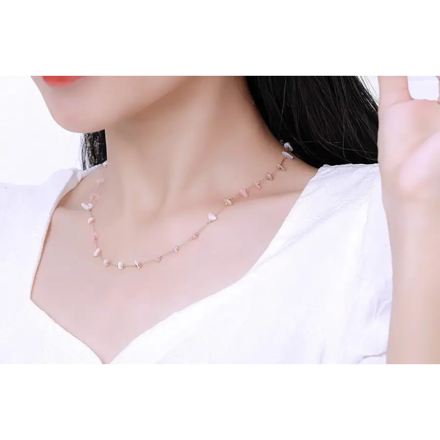 Halskette mit kleinen Rosafarbenen Natursteinen - feine