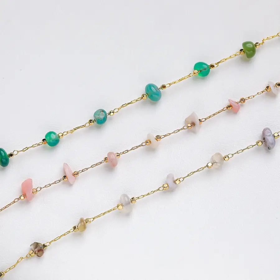 Halskette mit kleinen rosafarbenen Natursteinen - feine