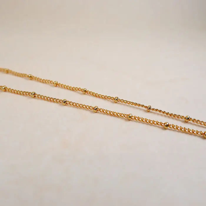 Hexagon Halskette-Naima-in den Farben Gold mit Grün