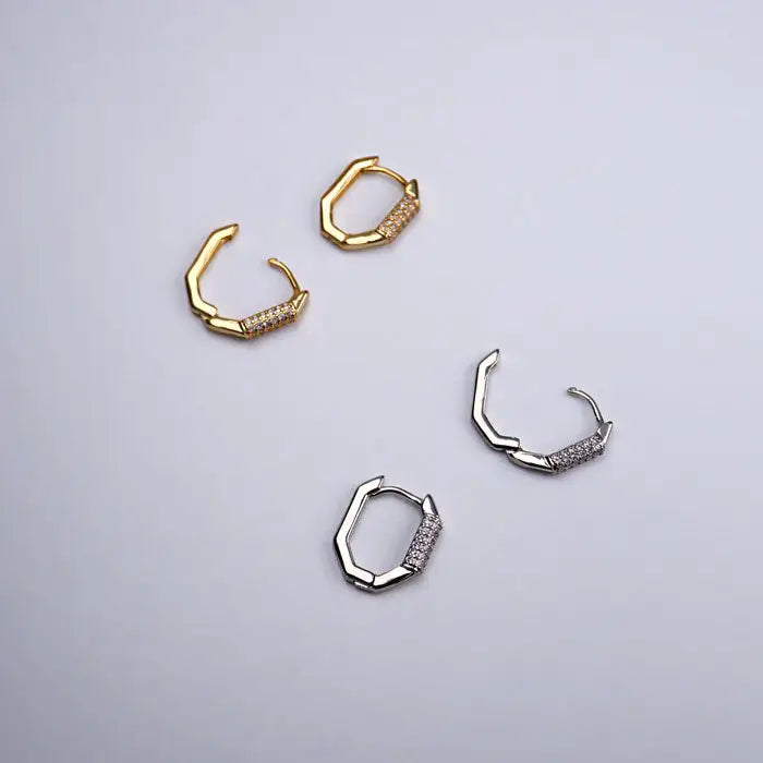 kleine eckige Creolen mit Schmuckstein-Ohrringe