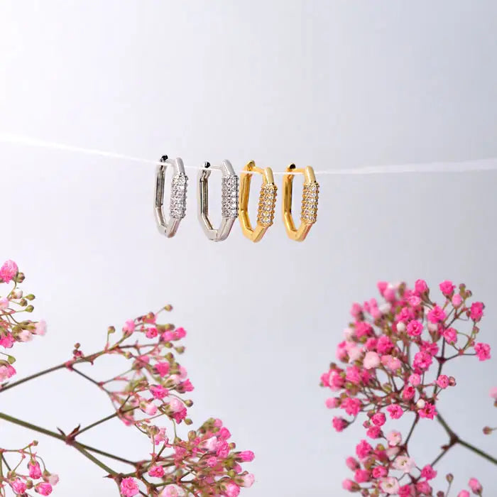 kleine eckige Creolen mit Schmuckstein-Ohrringe