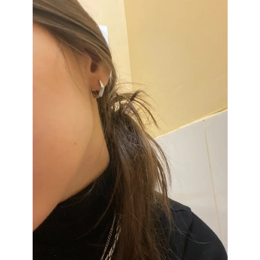 Unsere kleinen eckigen Creolen sind der perfekte Begleiter!