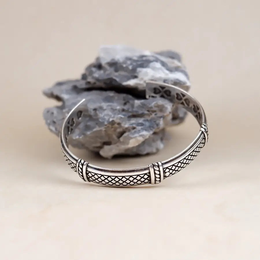 Viking Armreif mit Karo Muster aus Metall - Shelago Schmuck (1)