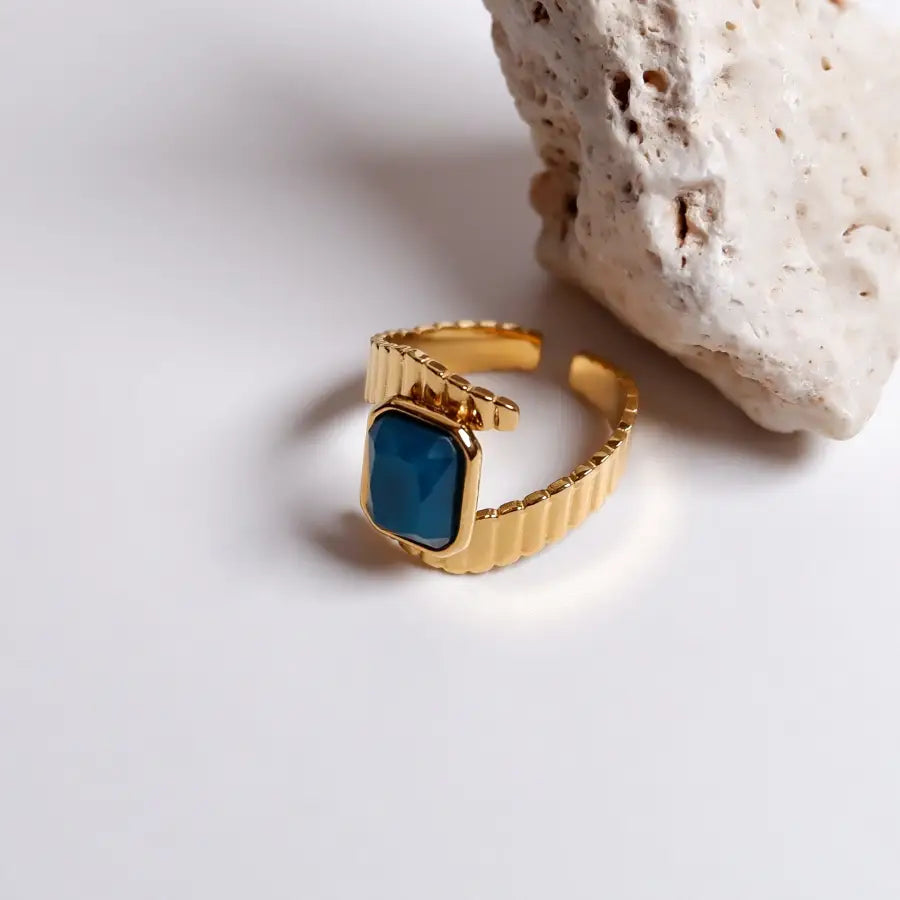 Ring mit Blauem Stein - Ringe