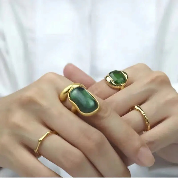 Ring mit ovalem grünem Stein-Nadia-minimalistisch