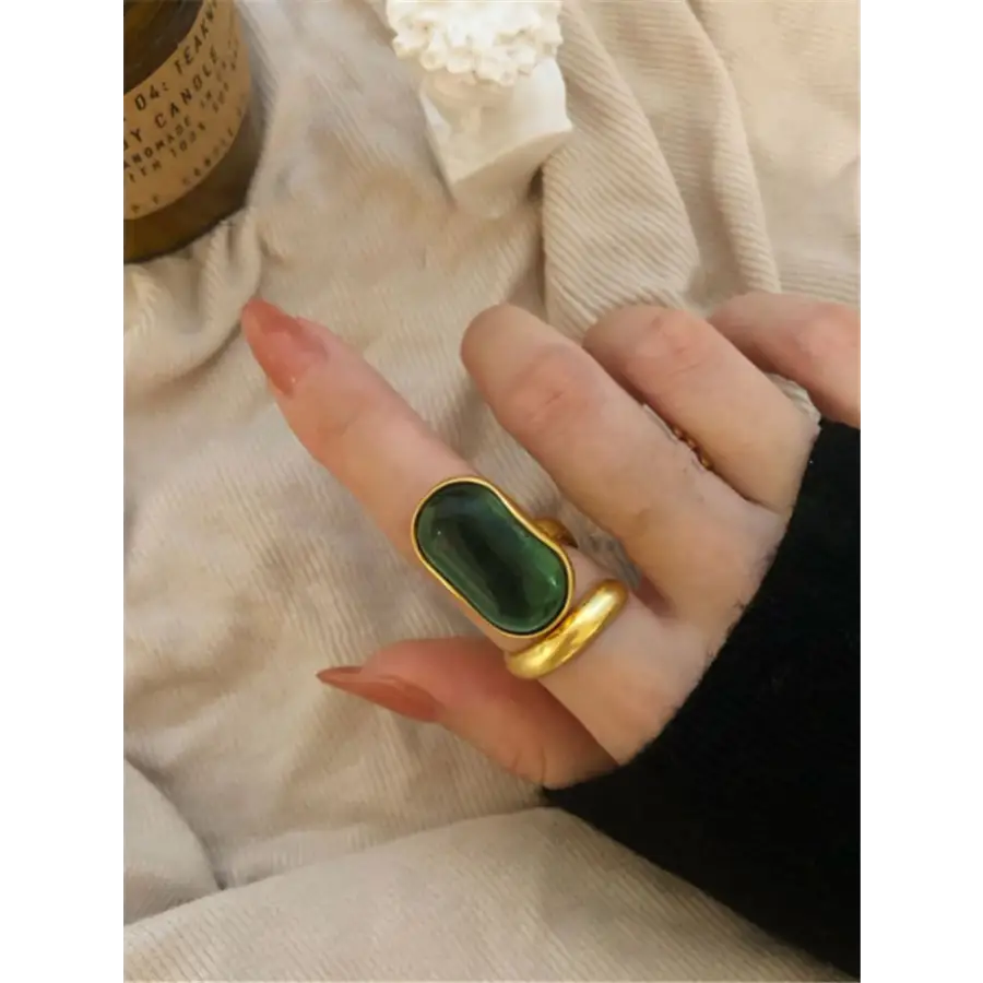 Ring mit ovalem grünem Stein-Nadia-minimalistisch