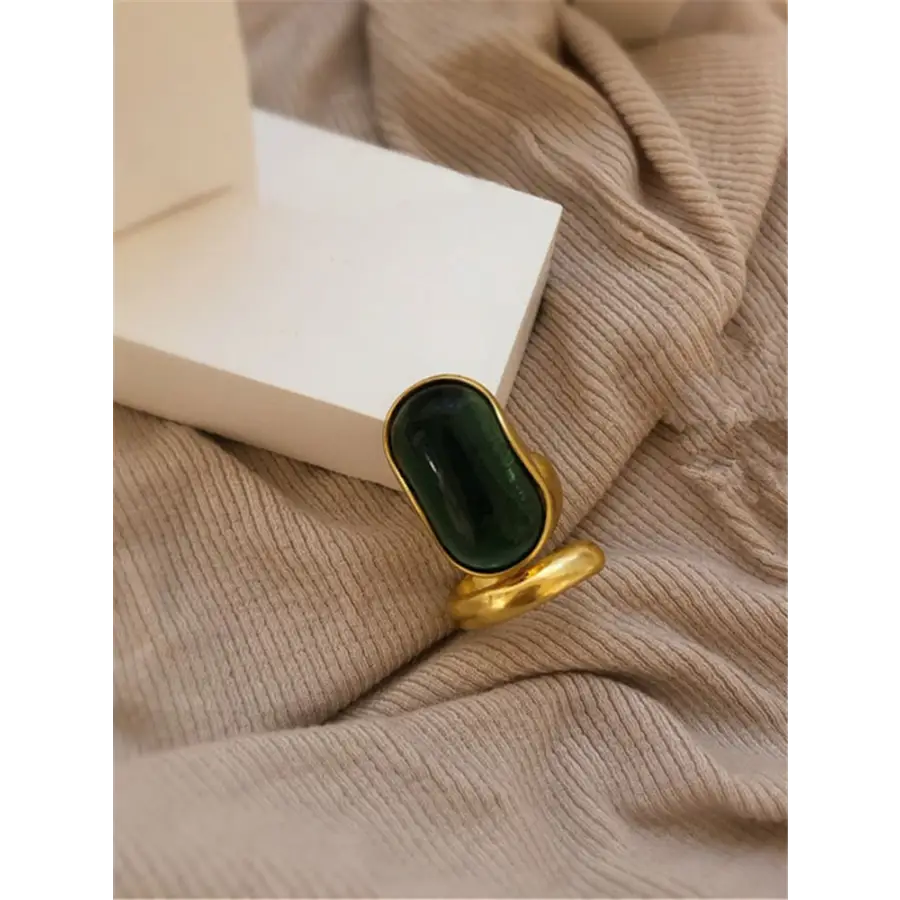 Ring mit ovalem grünem Stein-Nadia-minimalistisch