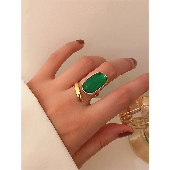 Ring mit ovalem grünem Stein-Nadia-minimalistisch