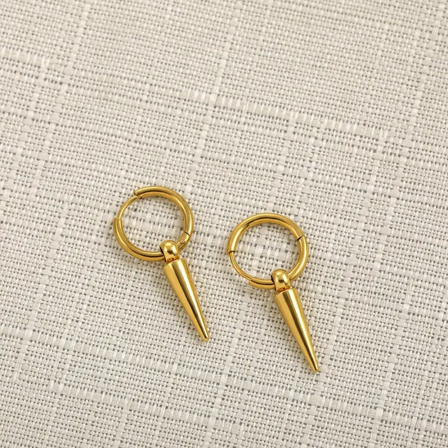 minimalistische hängende Creolen mit kleiner Niete in der