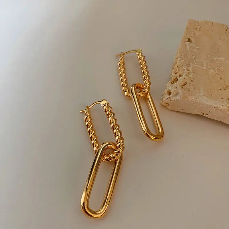 2 in 1 Ohrringe-Jetzt verdrehte Creolen mit Einhänger entdecken!