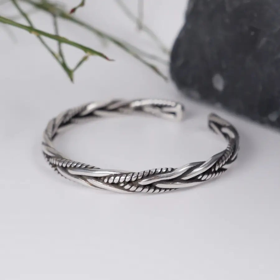 Für echte Wikinger Fans - unser Armreif mit Flechtmuster!