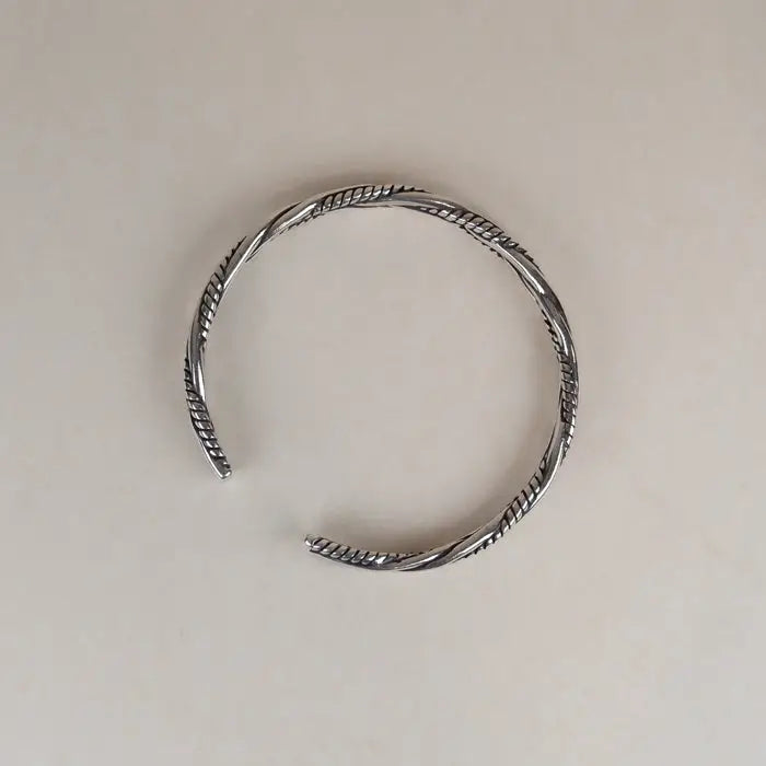 Für echte Wikinger Fans - unser Armreif mit Flechtmuster!