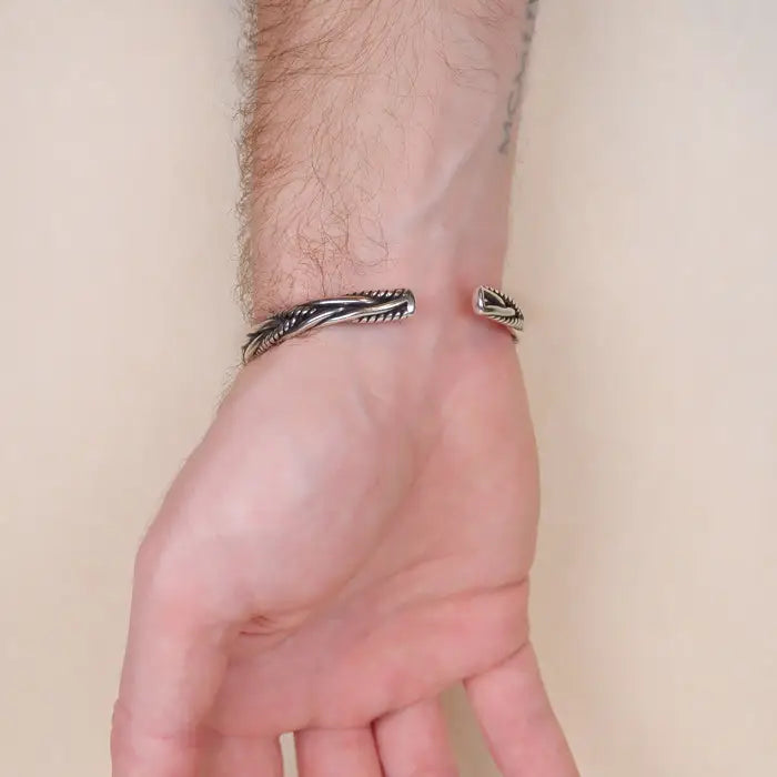 Für echte Wikinger Fans - unser Armreif mit Flechtmuster!