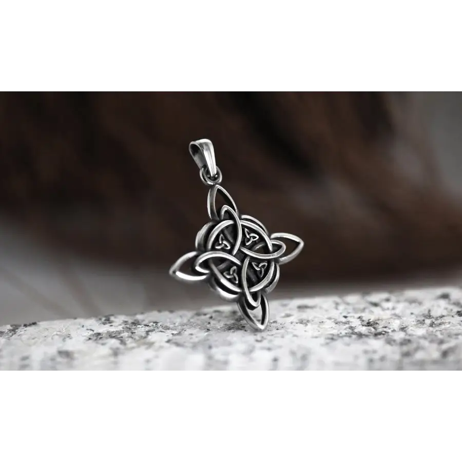 Viking Stern Halskette als Kelten Knoten im Dreieinigkeit