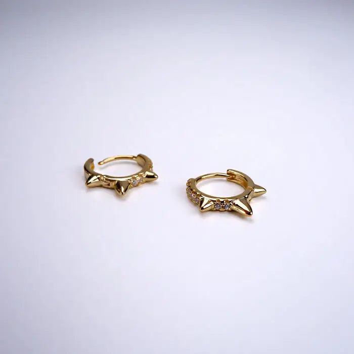 kleine Creolen mit Nieten und Schmuckstein-runde