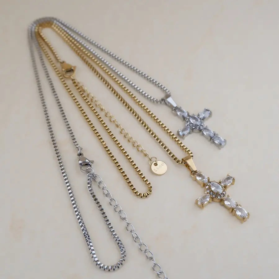 Kreuz Halskette mit Zirkon - Neu im Sortiment bei SHELAGO