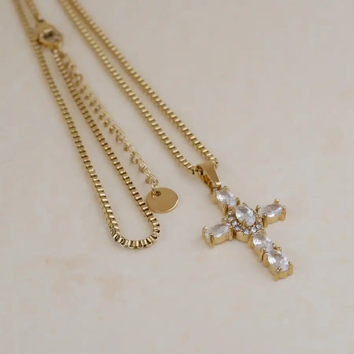 Kreuz Halskette mit Zirkon - Neu im Sortiment bei SHELAGO