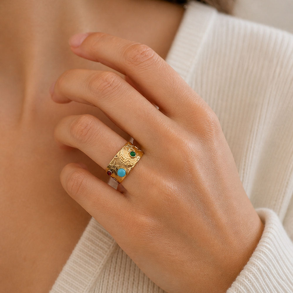 Breiter Boho Mond und Sterne Statement Ring, vergoldet - Breiter Boho Statement Ring vergoldet, Mond und Sterne Motiv - Shelago Schmuck