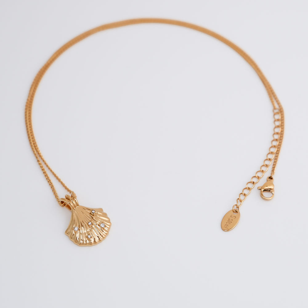 Muschel Anhänger Halskette Gold mit Zirkonia, Edelstahl vergoldet, Vergoldete Muschel Halskette mit Zirkonia, maritim und elegant, SHELAGO SCHMUCK