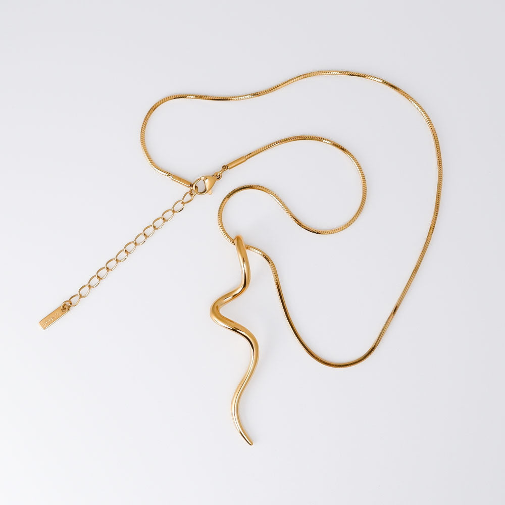 Twist Anhänger Halskette Edelstahl, Silber oder vergoldet-Minimalistische Twist Halskette aus Edelstahl - SHELAGO SCHMUCK