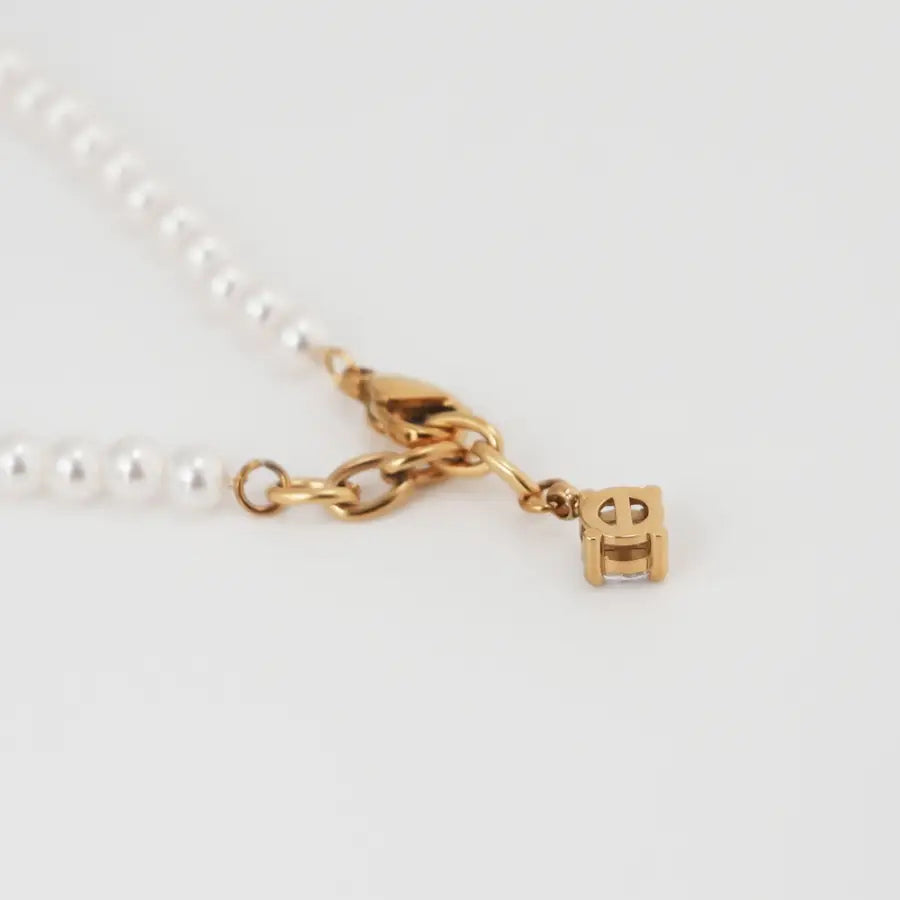 zartes Damen-Perlenarmband-zartes Armband Gold-verstellbares Perlenarmband-schmales Damenarmband-Edelstahl Schmuck Damen-vergoldete Edelstahlkette-Perlenarmband weiß-Shelago Schmuck