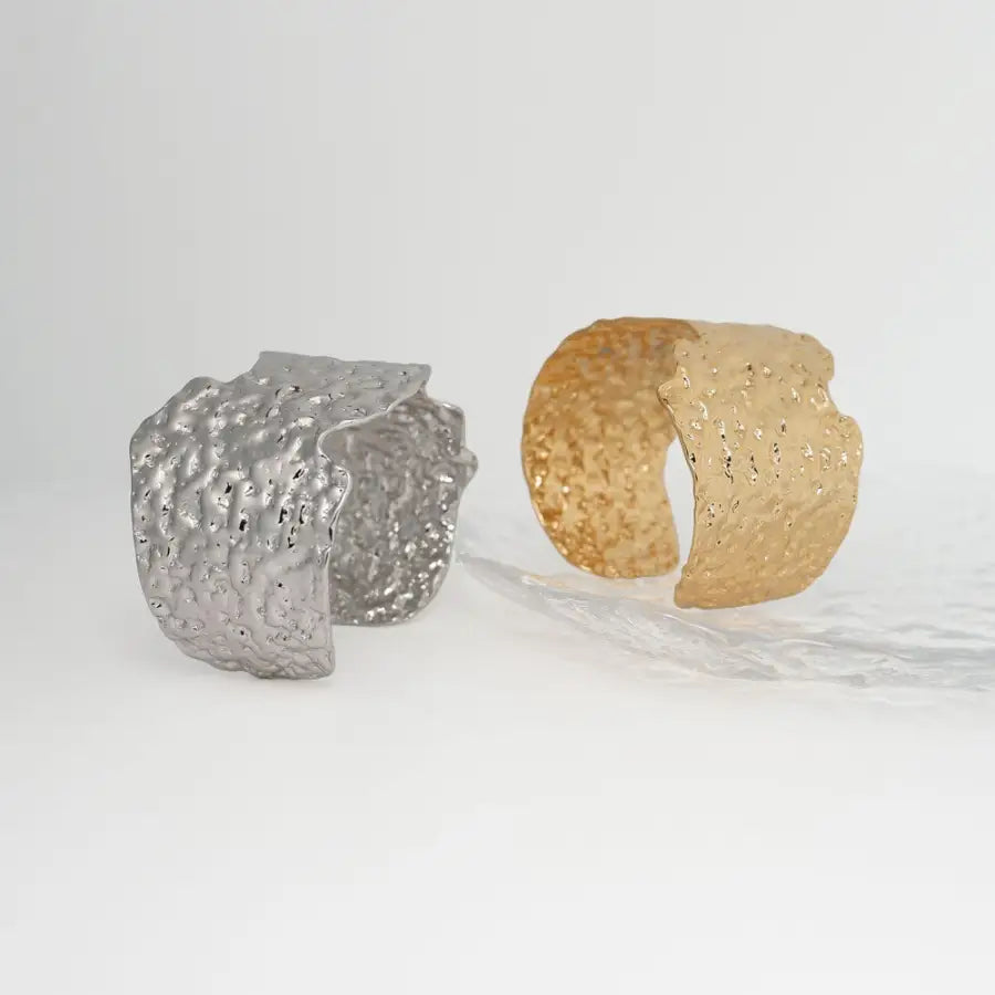 Breiter gehämmerter Armreif für Damen-Glänzende Statement-Armspange-Vergoldeter Armreif Damen-Armreif Silber-Chunky Armreif-Party Schmuck-Everyday chic-SHELAGO SCHMUCK